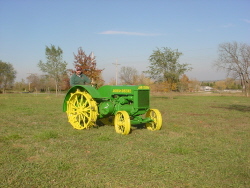 thumbnail image 2 of Woodland Scenics HO Scale 1930s John Deere Tractors 2-Pack Kit - D211, 1:87 2 of 3